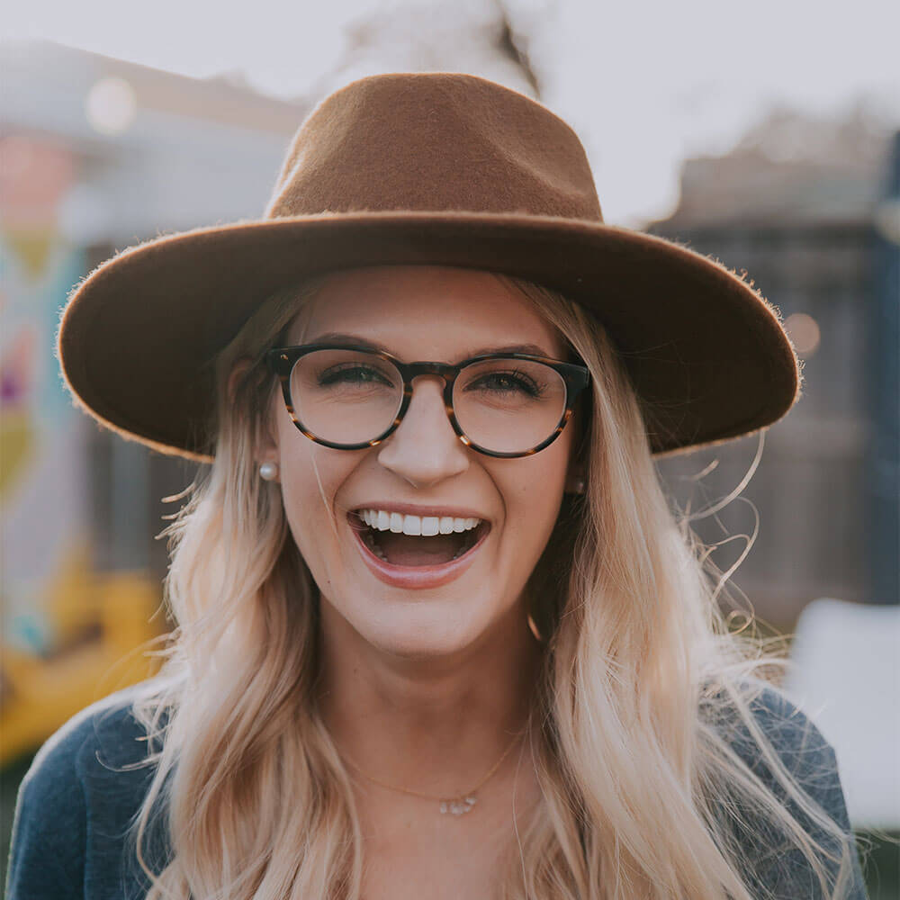Correct eye accessories that makes you look younger!